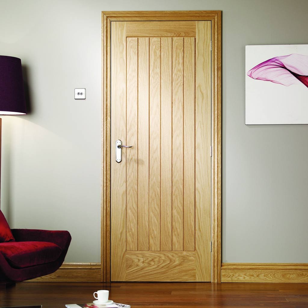 Oak interior door with elegant bevelled glass