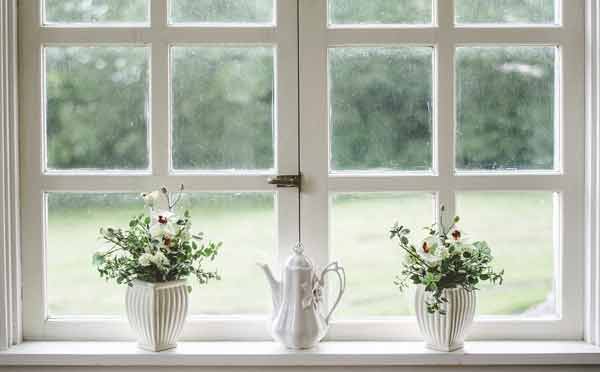 Removing and renewing a wooden window frame