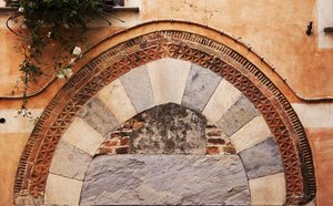 How to fit architraves to a door frame