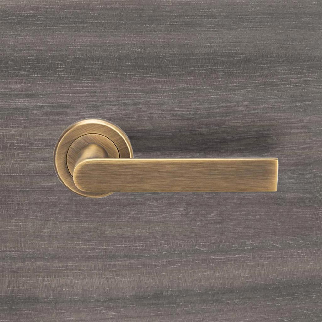 Serozzetta Edge SZM210 Lever Latch Handles on Round Rose - Antique Brass