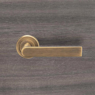 Image: Serozzetta Edge SZM210 Lever Latch Handles on Round Rose - Antique Brass