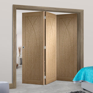 Image: Bespoke Thrufold Pesaro Oak Flush Folding 3+0 Door