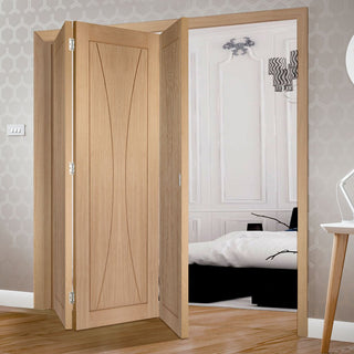 Image: Bespoke Thrufold Verona Oak Flush Folding 3+0 Door - Prefinished