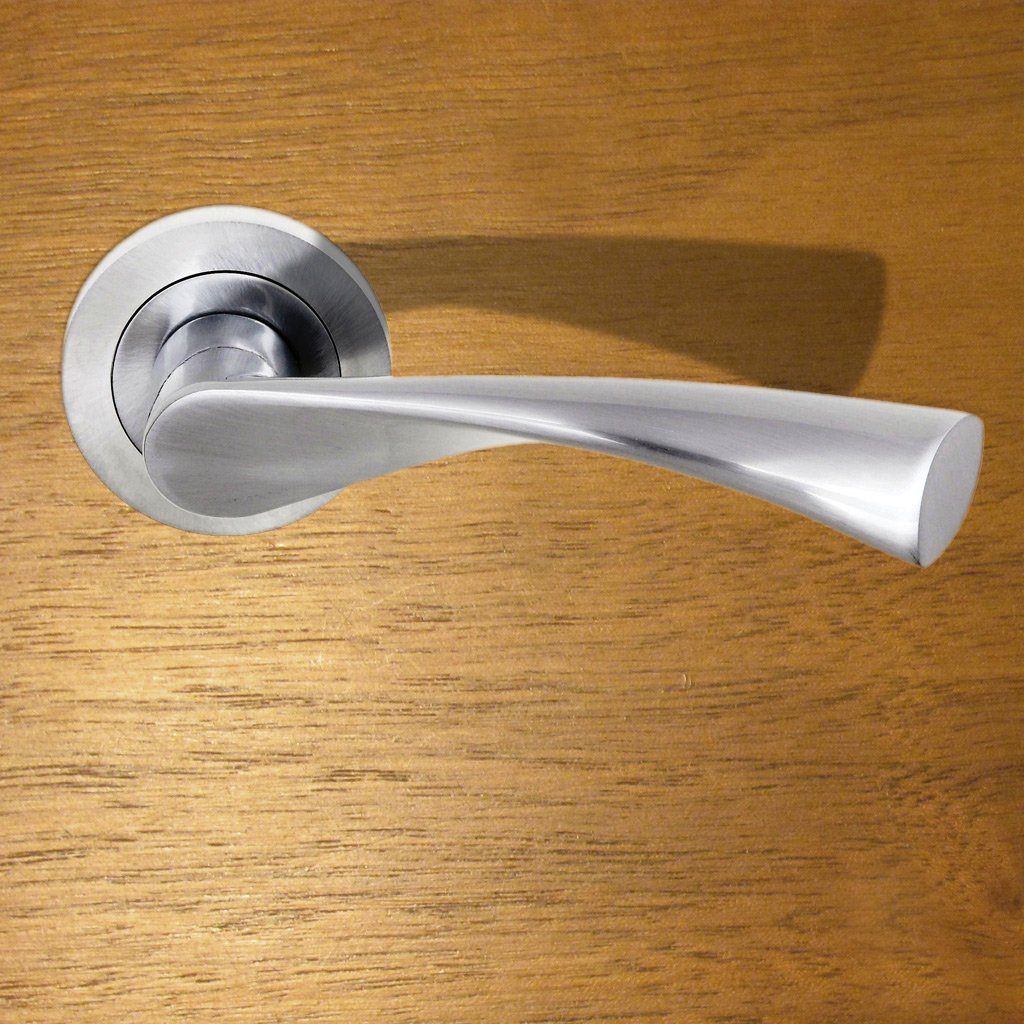 Colorado Status Lever on Round Rose - Satin Chrome