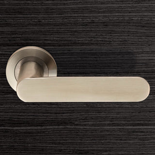 Image: Steelworx SWL1168 Parigi Lever Latch Handles on Round Rose