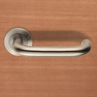 Image: Steelworx SWL1190 Nera Lever Latch Handles on Round Rose