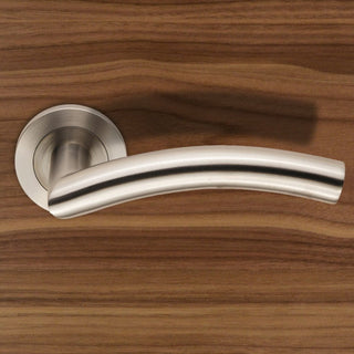 Image: Steelworx SWL1196 Dresda Lever Latch Handles on Round Rose
