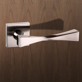 Image: Senza Pari Guido Lever on Flush Rose - Satin Nickel