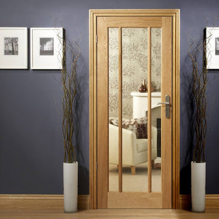 Image: Worcester oak veneer glazed interior door