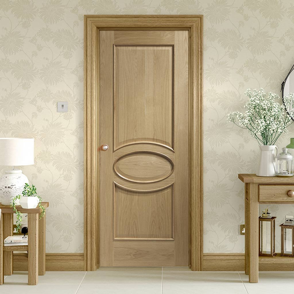 Oak interior door with elegant bevelled glass
