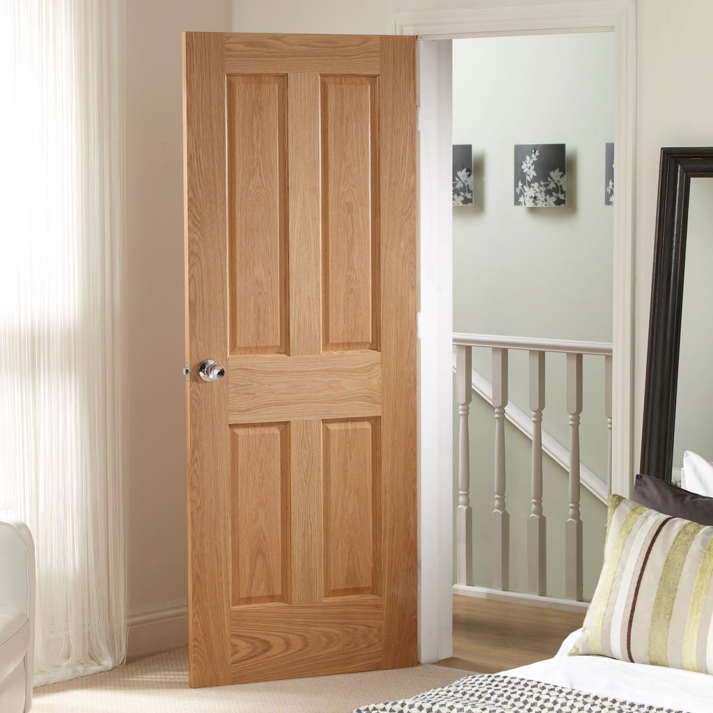 Oak interior door with elegant bevelled glass