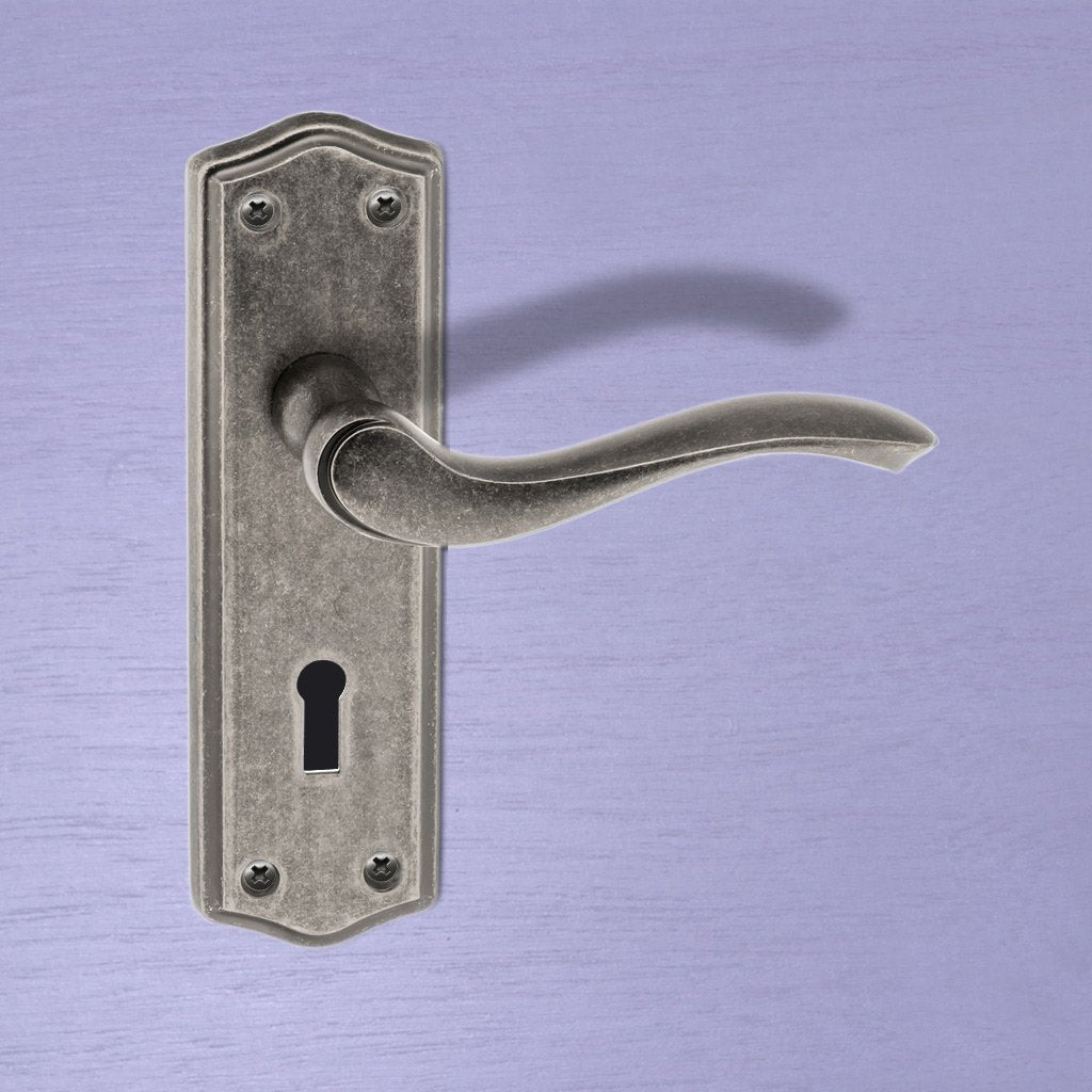 Warwick Old English Lever on Backplate - Key - Distressed Silver