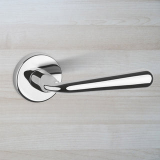 Image: Tupai Rapido CurvaLine Adra Lever on Round Rose - Bright Polished Chrome