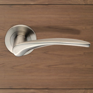 Image: Steelworx SWL1131 Tirolo Lever Latch Handles on Round Rose