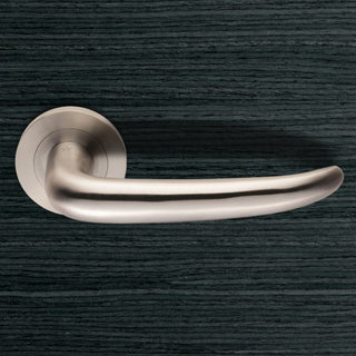 Image: Steelworx SWL1135 Luenza Lever Latch Handles on Round Rose