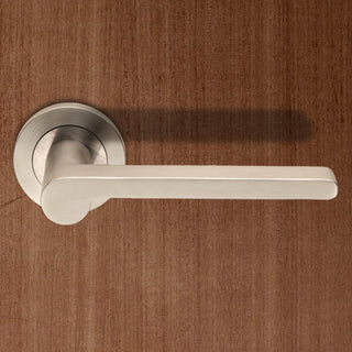 Image: Steelworx SWL1161 Lubecca Lever Latch Handles on Round Rose