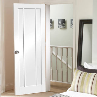 Image: Worcester traditional door style from XL Joinery UK